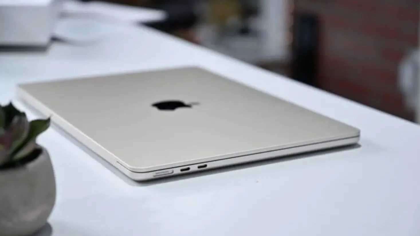 В России сохранился высокий спрос на MacBook. Продажи почти не упали – почему?