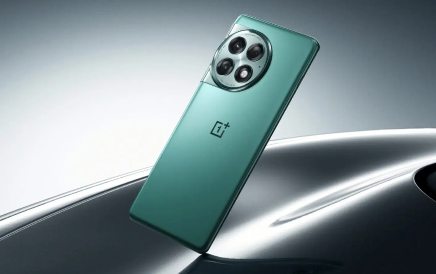 OnePlus Ace 2 Pro – топовый смартфон за 400 баксов. У него разогнанный чип и много памяти