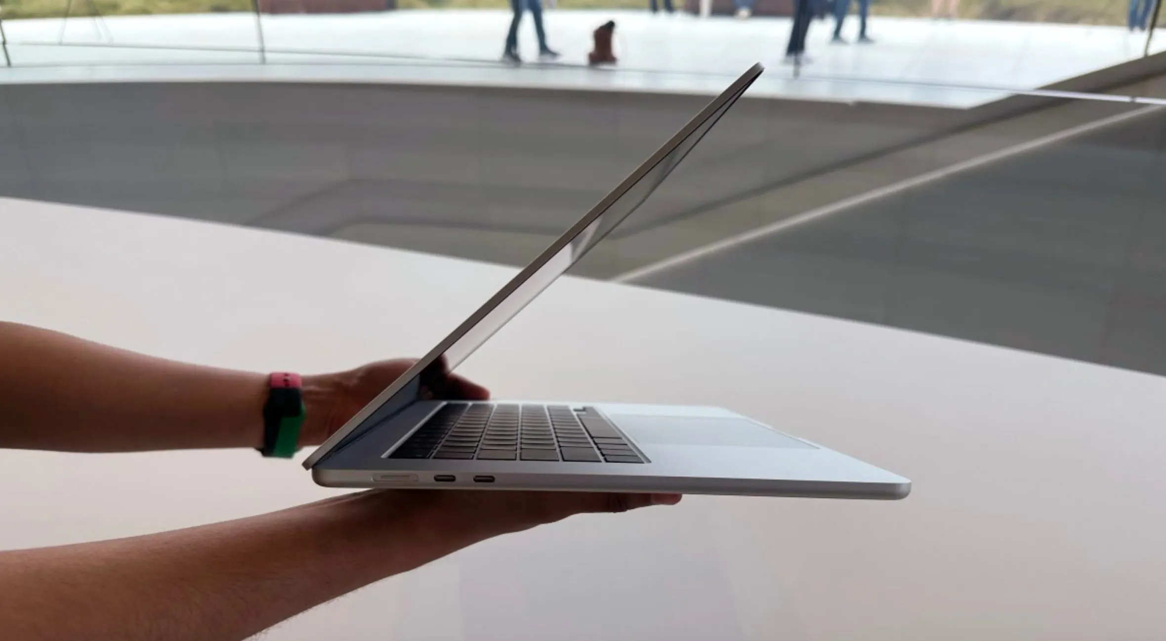 На MacBook Air 15 установилась окончательная цена. Модель с большим дисплеем точно можно брать
