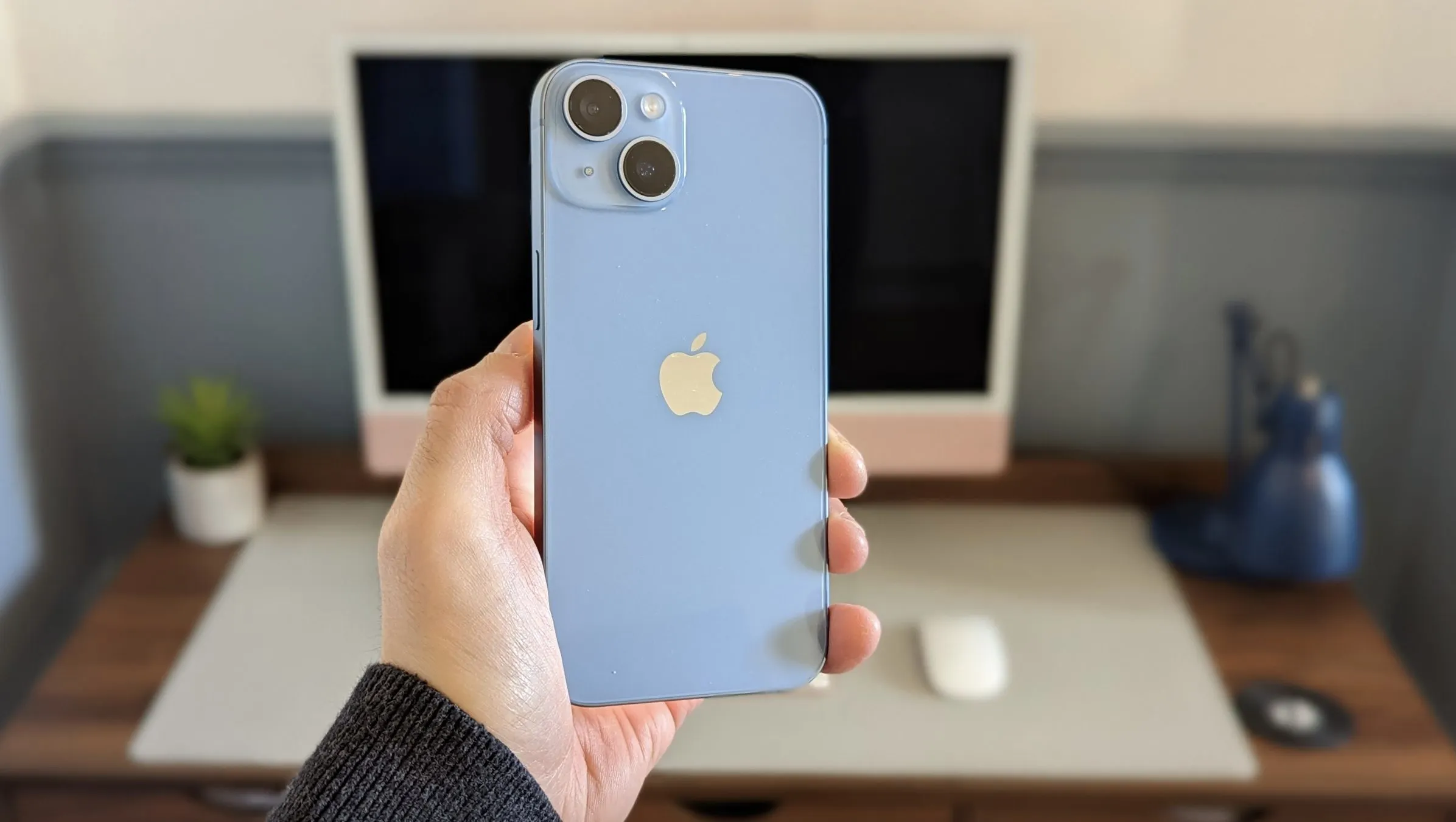МТС открыл предзаказ на iPhone 15. Нужно заплатить 50 000 рублей – что не так с этим предложением?