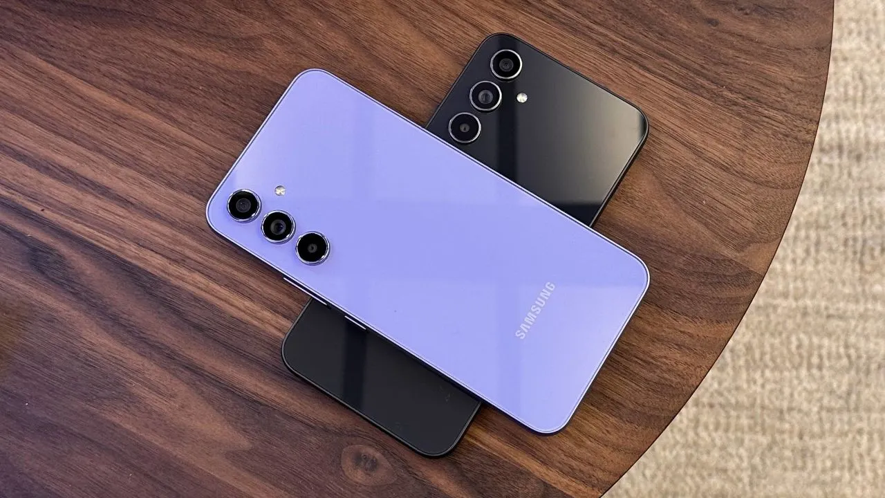 Samsung Galaxy A54 — главный хит бренда. Его сейчас отдают по минимальной цене
