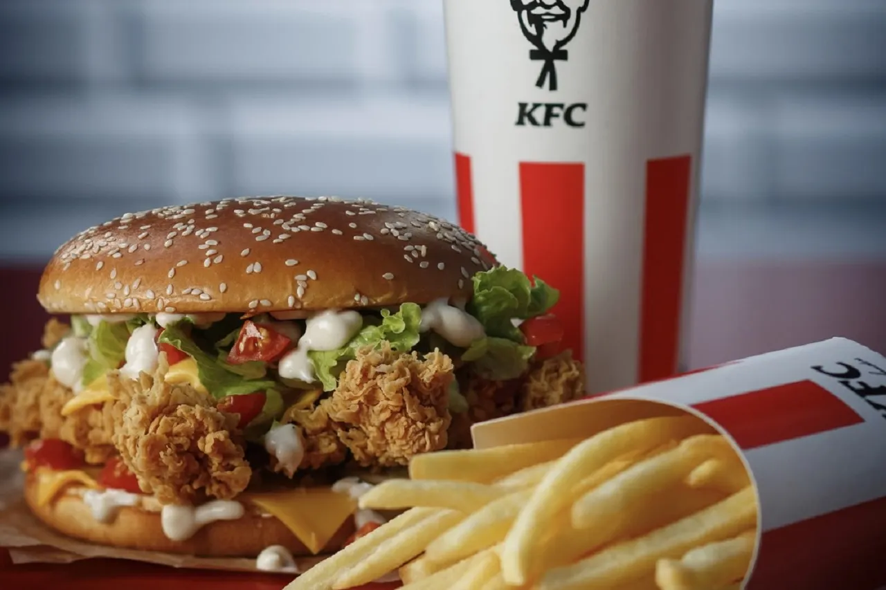 Как изменится Rostic’s после развода с KFC? Фастфуд-сеть думает об ультрамаленьких ресторанах