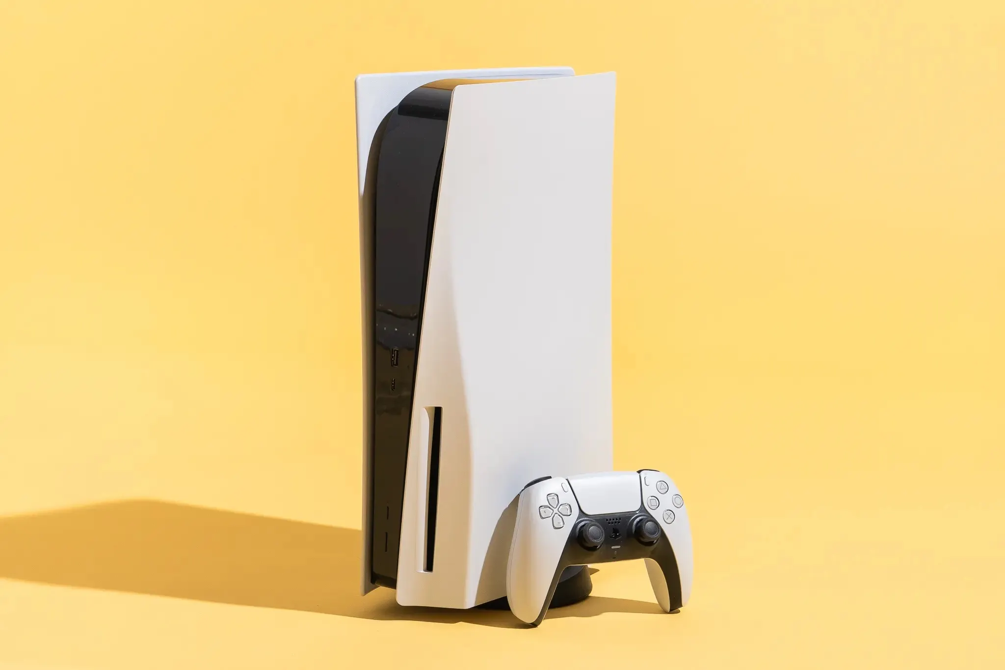 Самое время покупать Sony PlayStation 5. Лучшую консоль 2023 года наконец-то можно урвать по адекватной цене