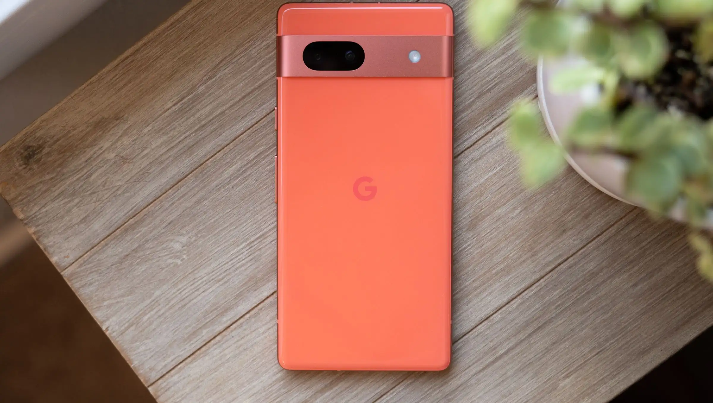 Google Pixel 7a подешевел в России. Это субфлагман с мощнейшими камерами