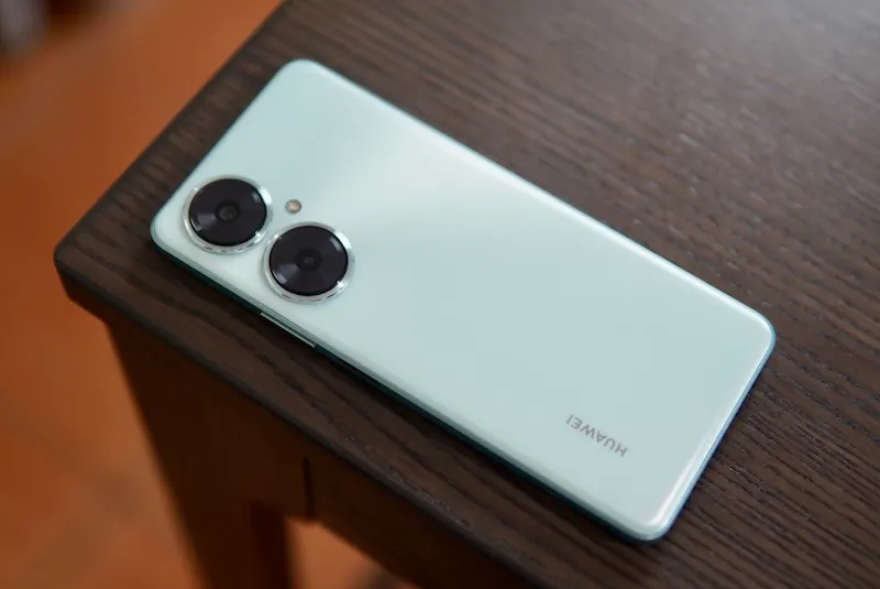 Самый недооцененный Huawei сливают на Маркете. Стильный бюджетник с 90-герцовым экраном