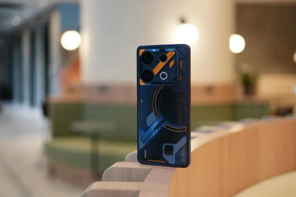 Infinix GT 10 Pro впервые подешевел на Яндекс.Маркете. У него уникальный дизайн и мощный процессор