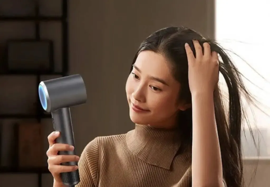 «Отличный фен, сушит как солнце». Главный конкурент Dyson от Xiaomi упал в цене на Маркете