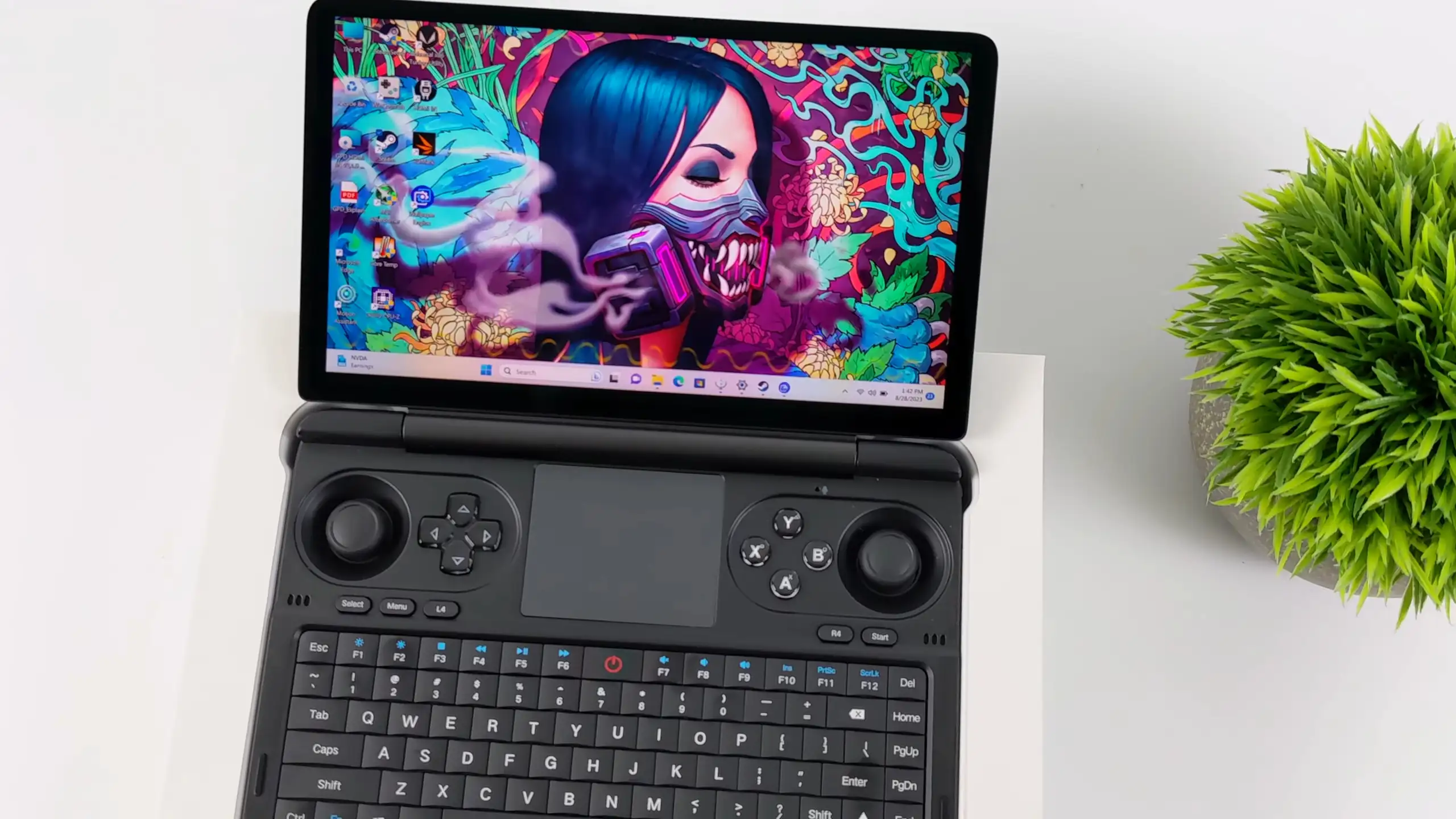 GPD Win Mini – новый компактный компьютер. Он совмещает в себе нетбук и консоль – похоже на очень хитовый девайс