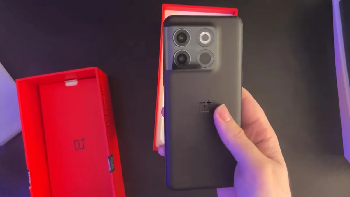 OnePlus 10T вышел год назад, но его можно брать и сейчас. Мощный убийца флагманов с реактивной зарядкой