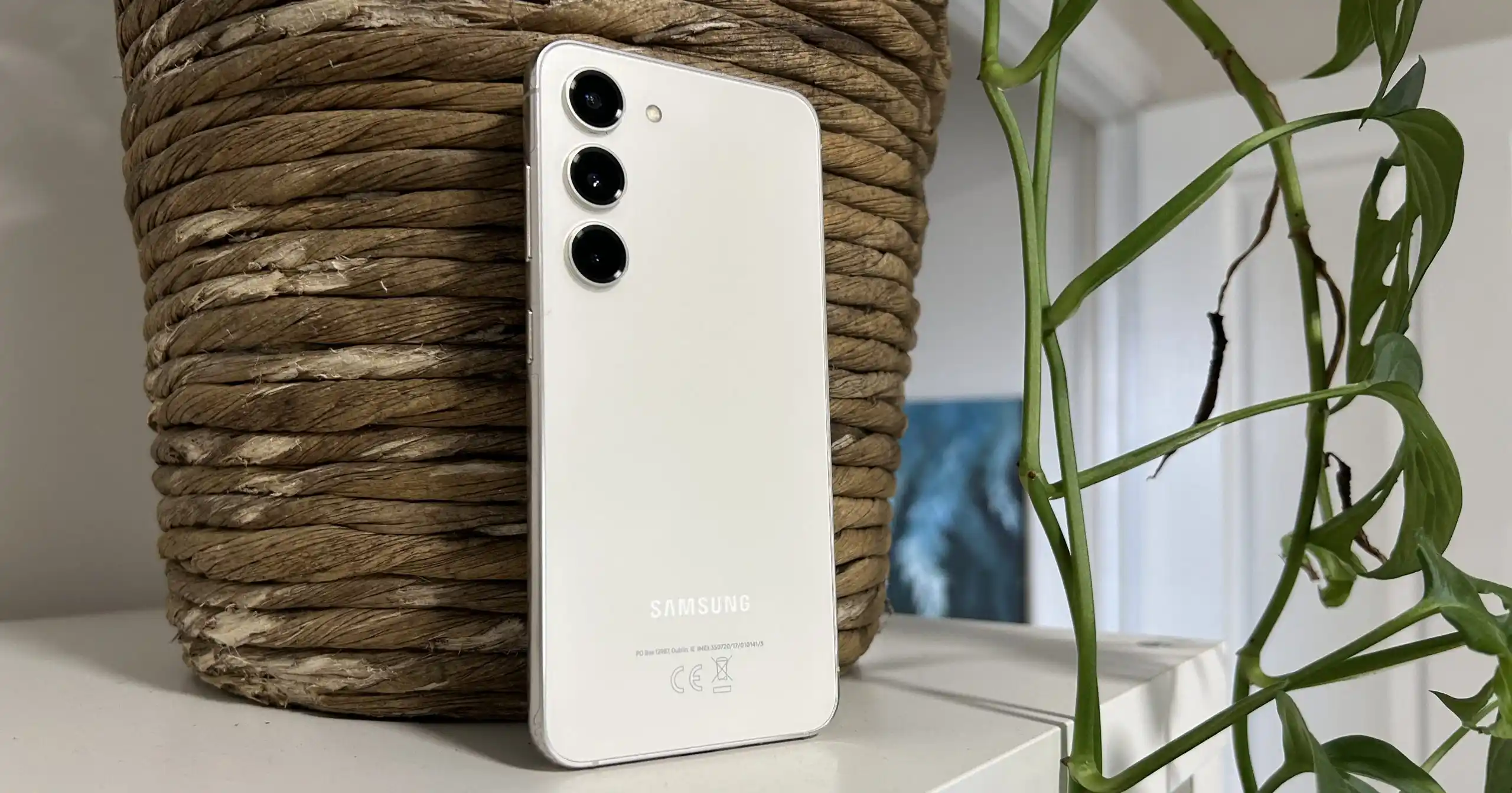 Нашли самый компактный и очень мощный Android-флагман. Он даже меньше ASUS Zenfone 10