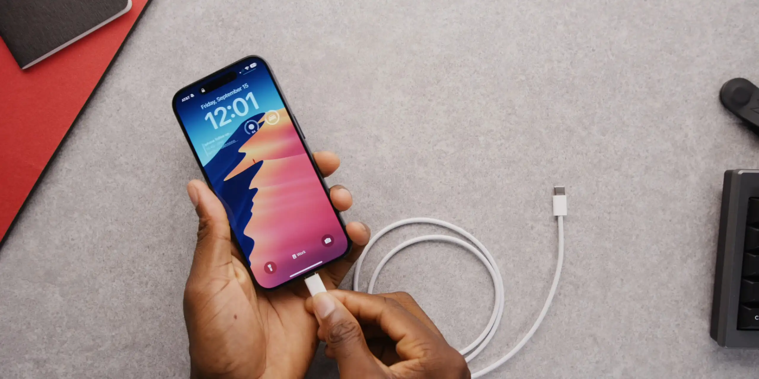 iPhone 15 Pro и еще 4 девайса бренда, которые можно дарить на Новый год. Лучшие варианты по соотношению цен и качества
