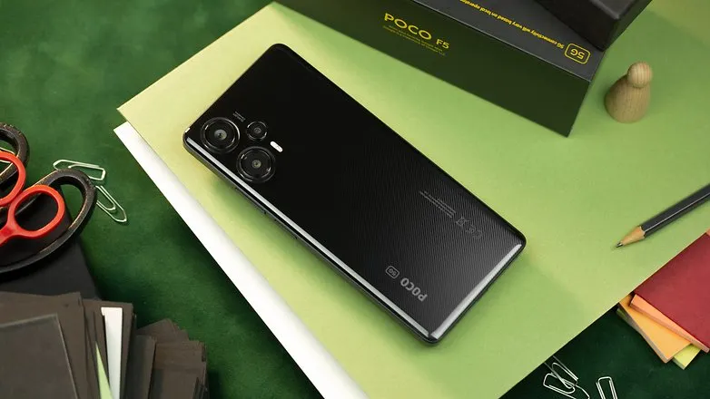 Народный флагман Xiaomi Poco сливают за бесценок. У него шикарный экран и топовая производительность