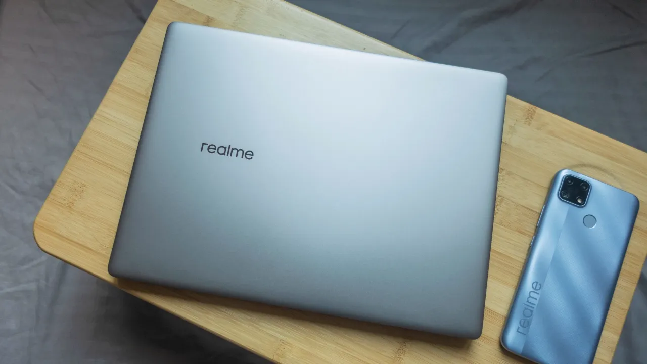 Этот Realme — лучший клон MacBook Air M1 на Windows. У него суперудобные габариты и лучший экран в классе