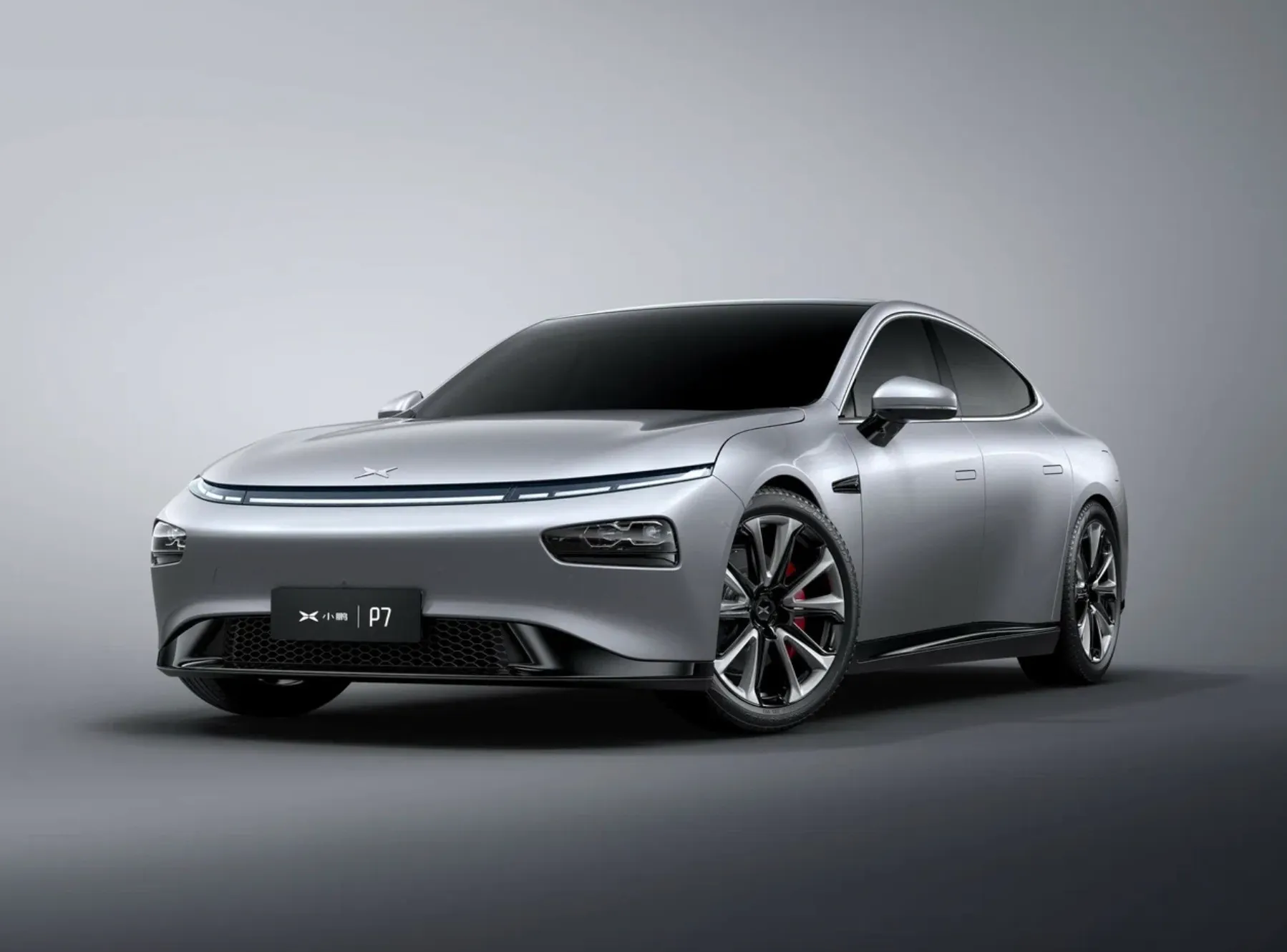 В России появился электромобиль Xpeng P7В. Ценник на «китайскую Tesla» адекватный