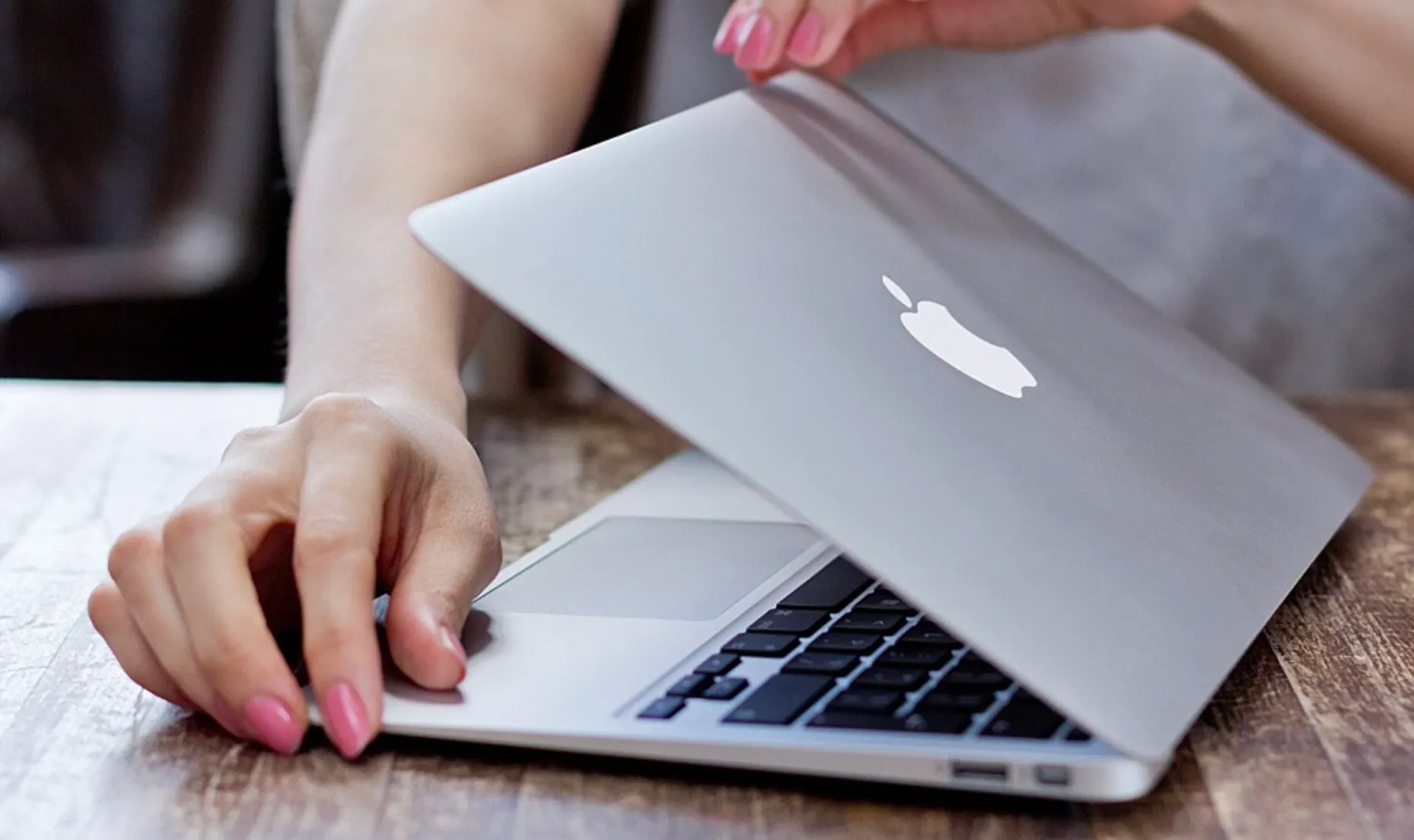 Стоит ли брать MacBook Air 2017? Все плюсы и минусы раритетной модели