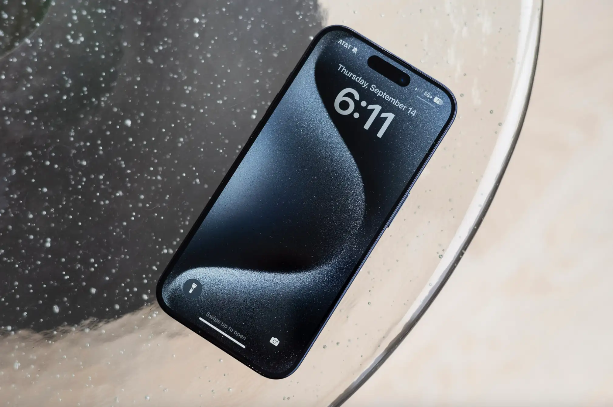 Что пишут в обзорах iPhone 15 Pro? Скучный титан, гениальный USB-C, профессиональна камера
