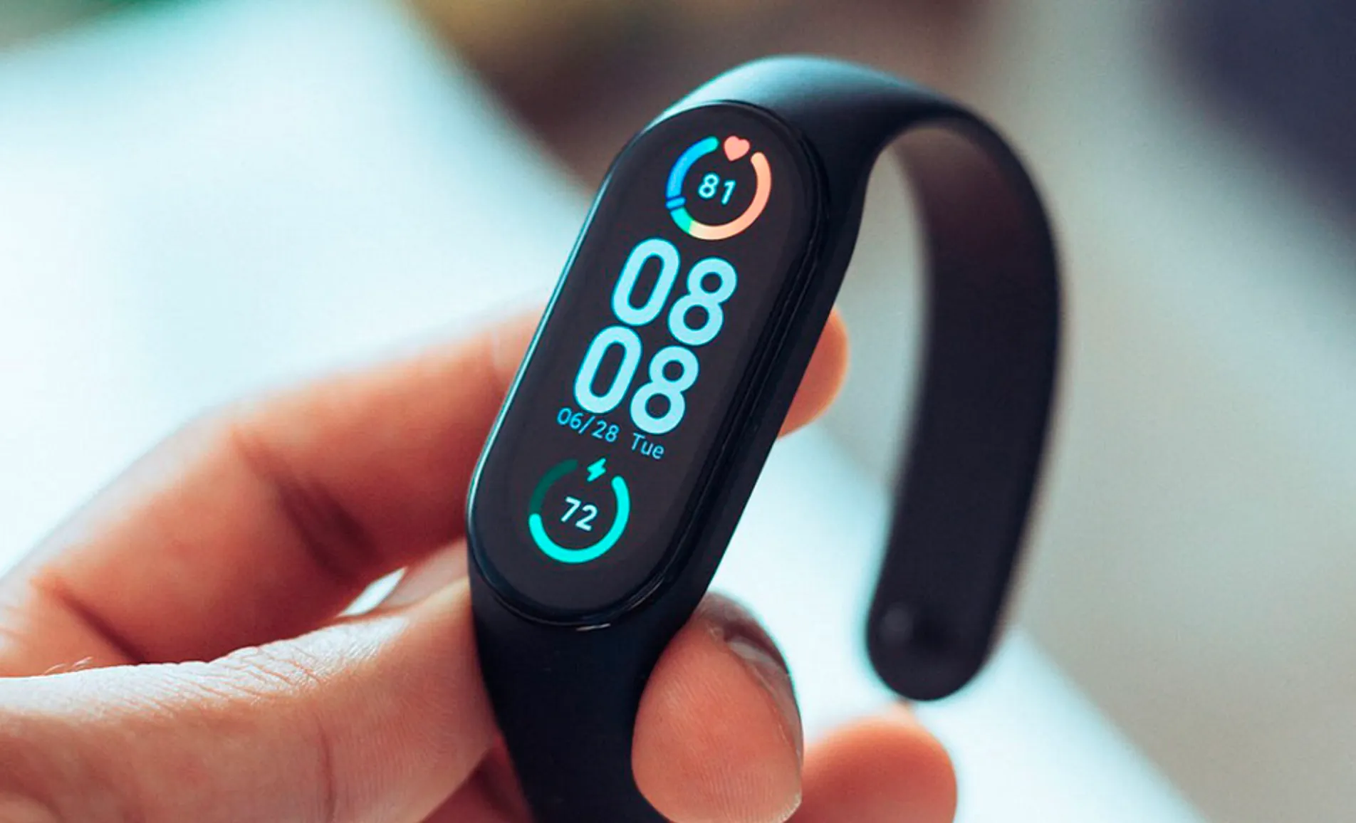 Глобальный Xiaomi Mi Band 8 приехал в Россию. Там есть русский язык