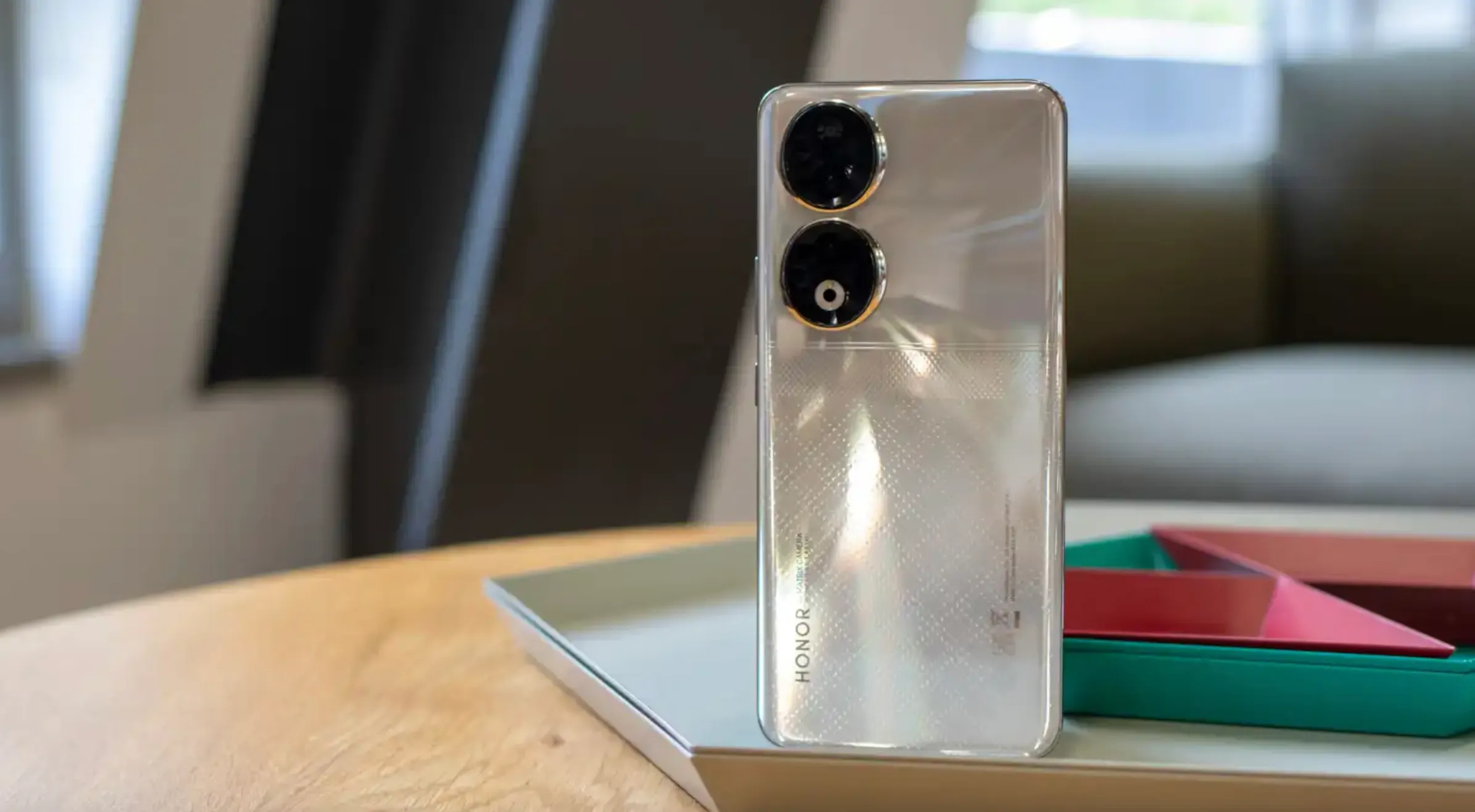 В Россию привезли Honor 90. Смартфон с шикарным экраном и новой камерой можно взять со скидкой