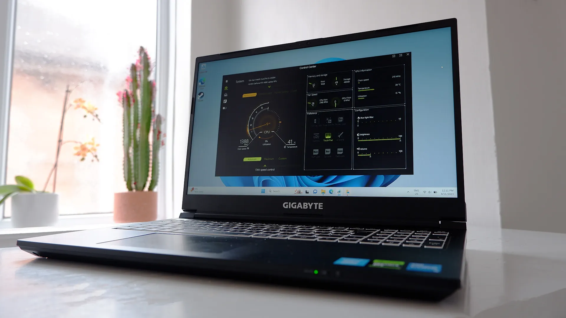 «Отличный и мощный ноутбук, тянет все новые игры». Эта машина от Gigabyte с видеокартой NVIDIA RTX40 просто создана для геймеров