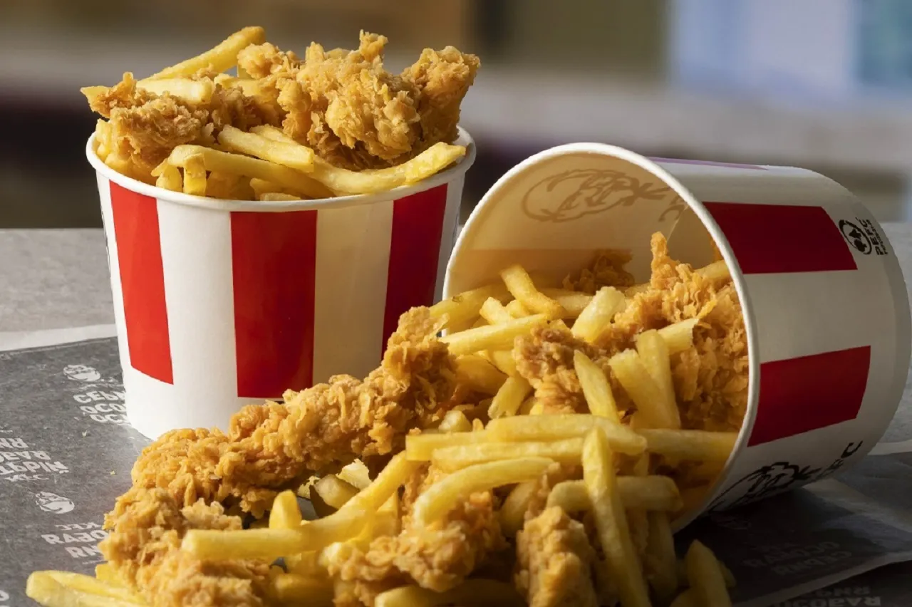 KFC и Rostic’s пожаловались на отсутствие курицы. Фастфуд-сети останутся без наггетсов и чикенбургеров?