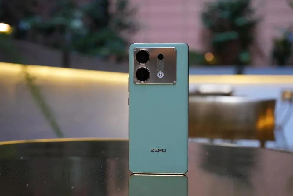 Infinix Zero 30 — настоящий убийца флагманов. У него суперплавный экран, интересные камеры и мощный процессор