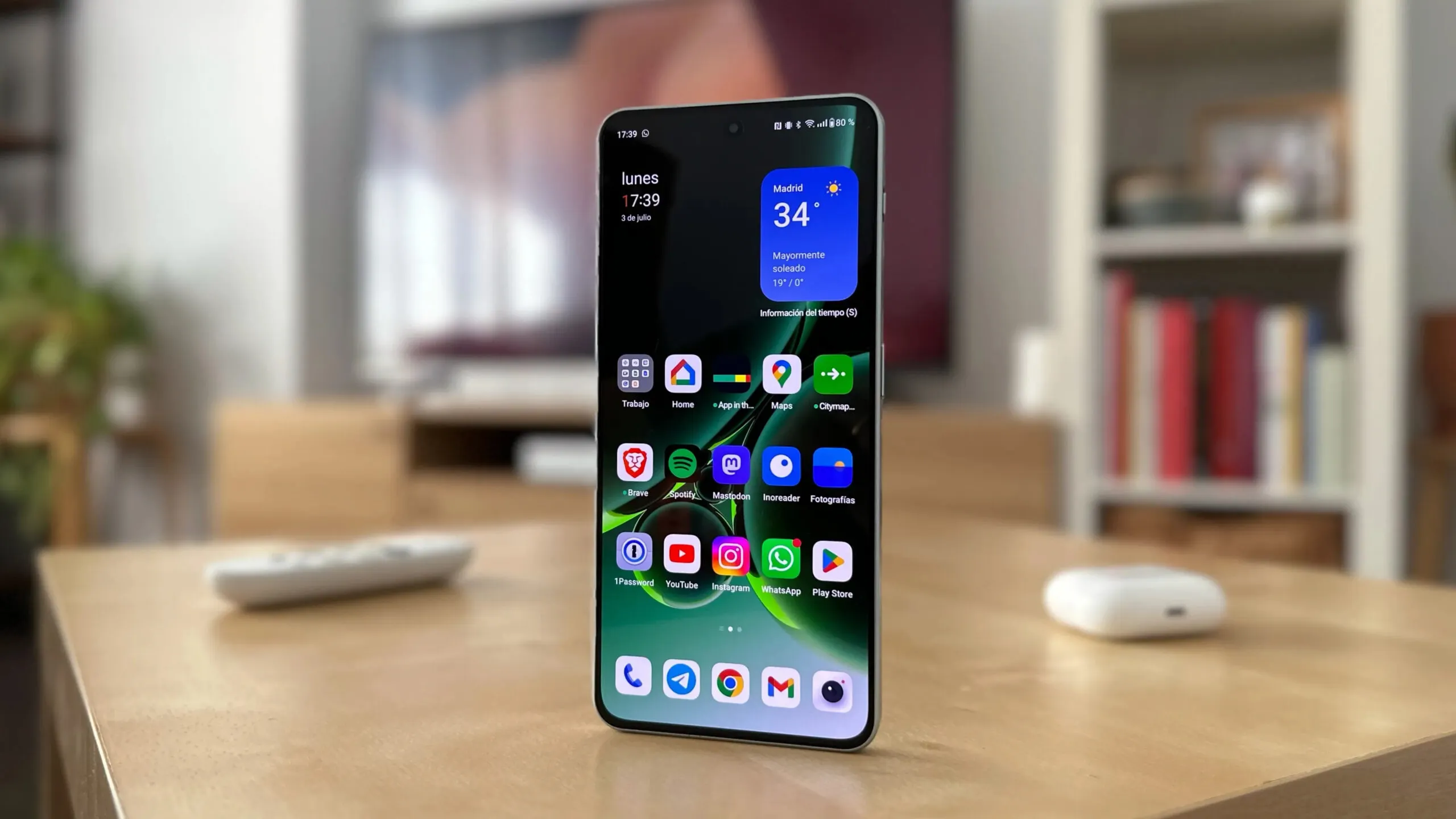 5 лучших смартфонов в пределах 50 тысяч рублей. От уникального Tecno до сверхмощного OnePlus
