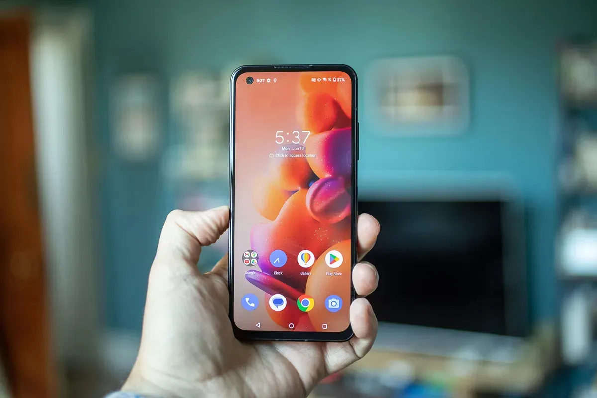 Топ-3 компактных флагмана на рынке. Крутой Samsung Galaxy и другие модели