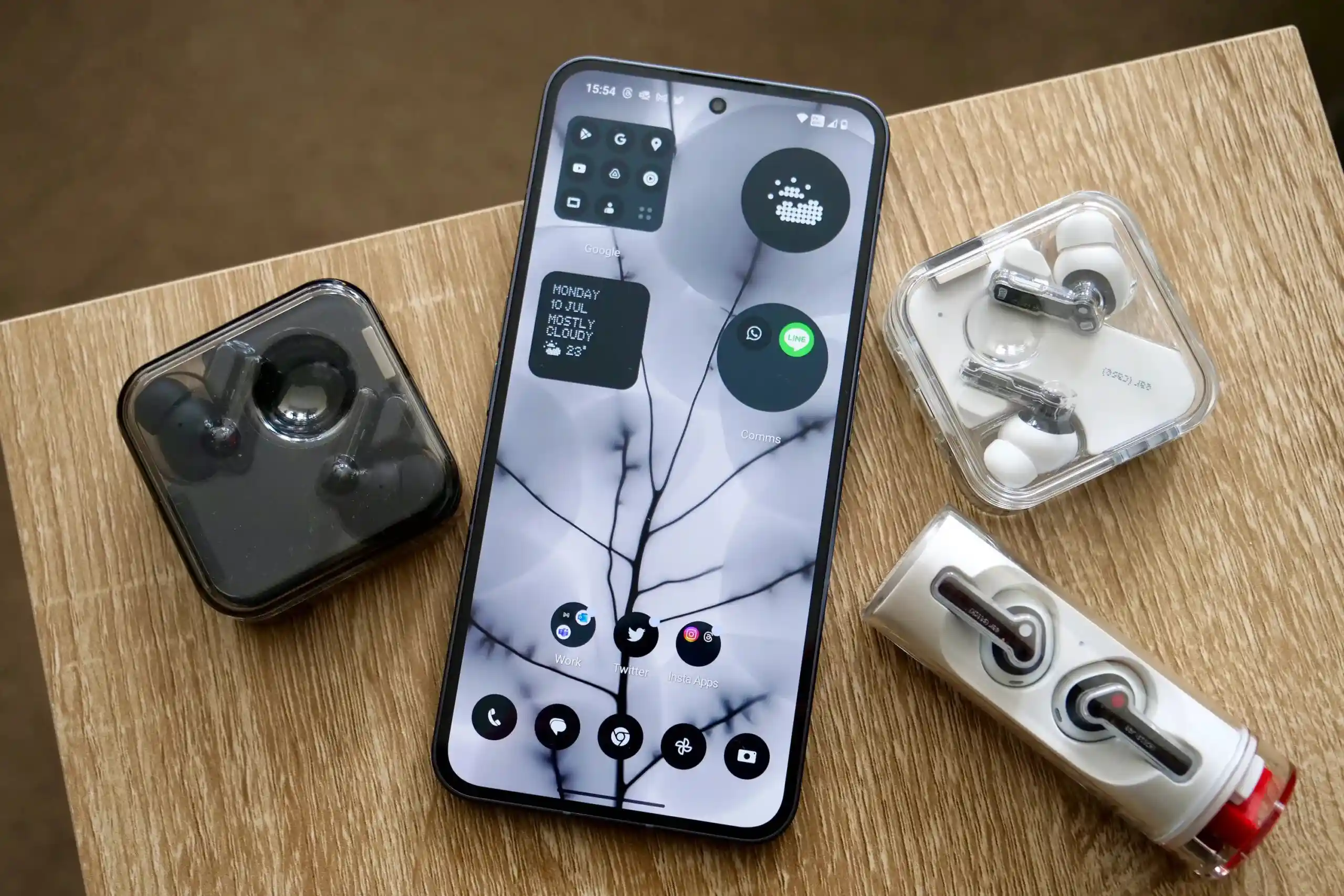 Nothing Phone (2) радикально подешевел на Маркете. Это самый стильный смартфон на рынке