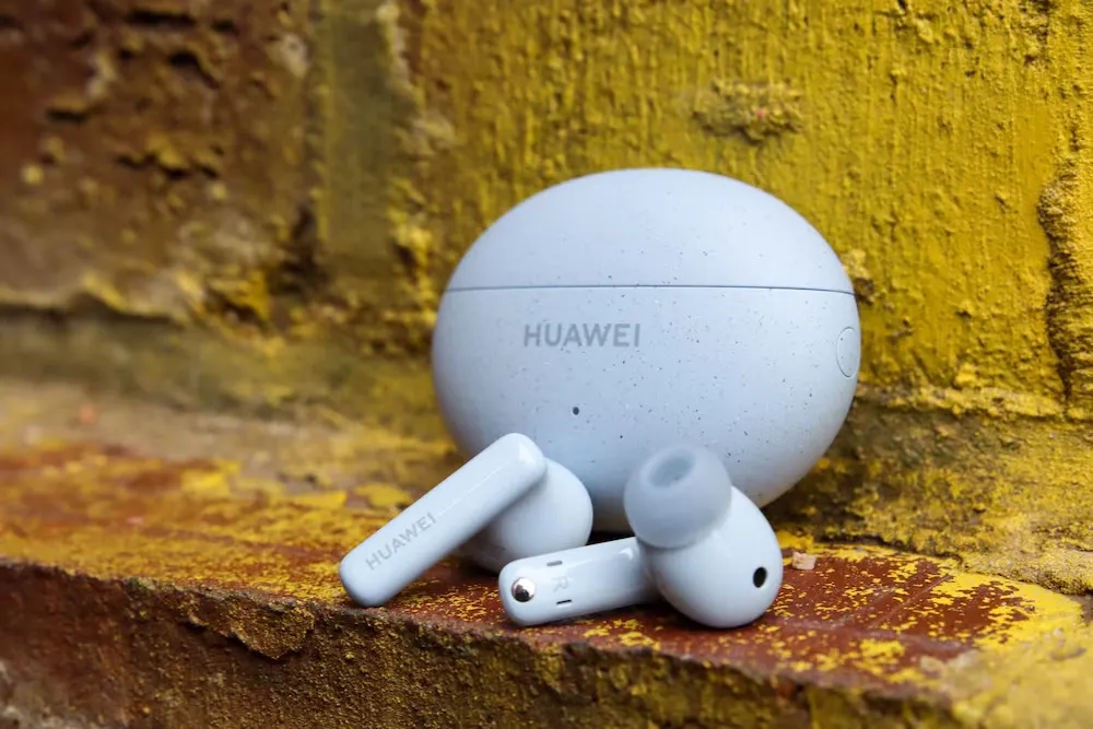 Мегахитовые наушники Huawei сливают за гроши. Теперь их точно стоит брать