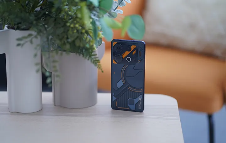 Главный середняк Infinix сливают по минимальной цене. У него уникальный дизайн и крутое железо