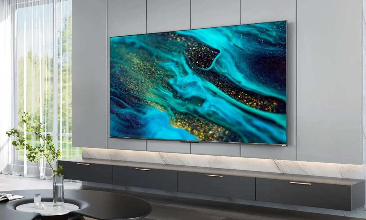 Мегапопулярный QLED-телевизор TCL подешевел в России. Лучший вариант для спальни или гостиной