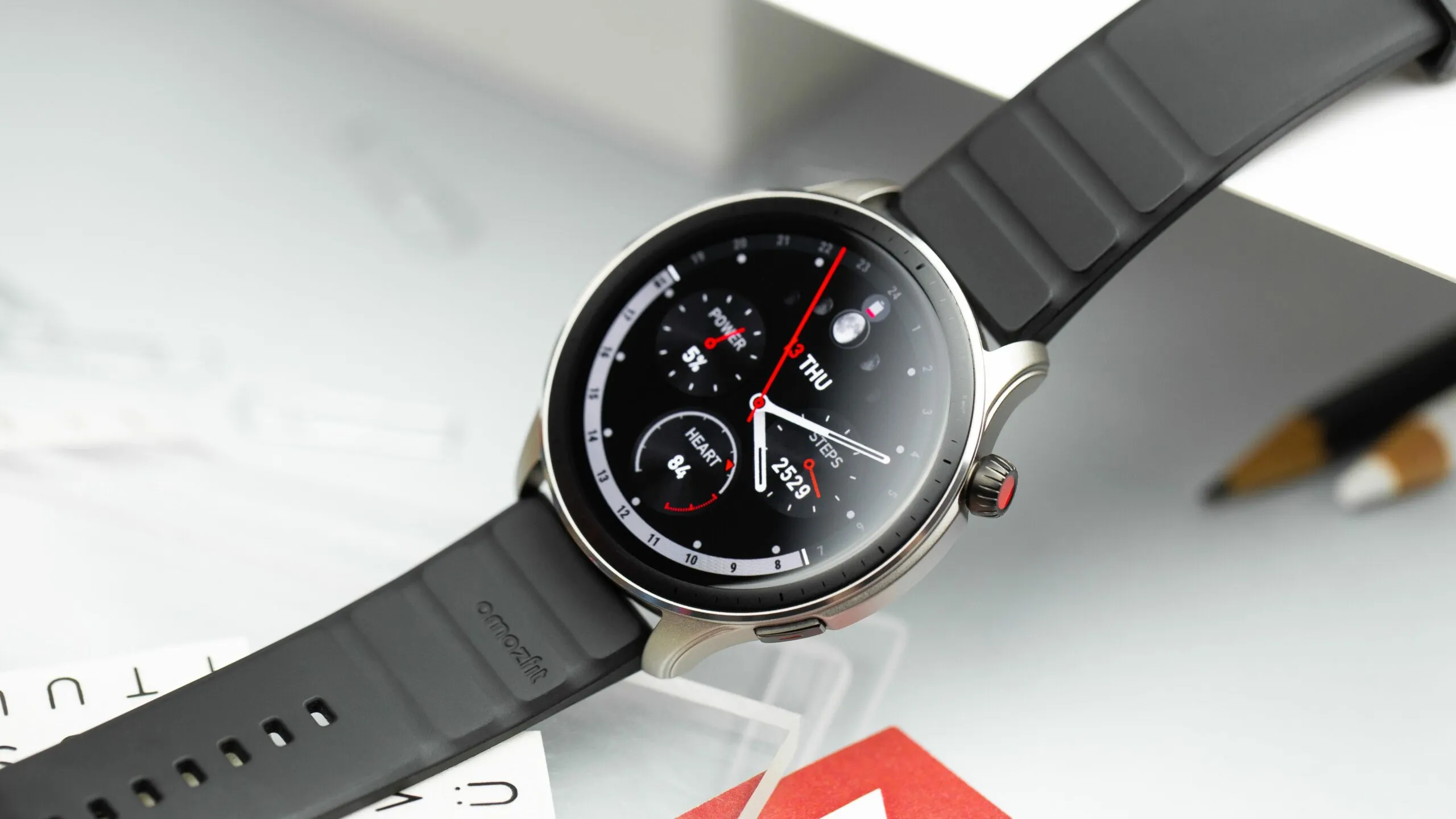 Главные скидки с Яндекс.Маркета. Amazfit GTR 4, хитовая ТВ-приставка и ультрадоступные наушники