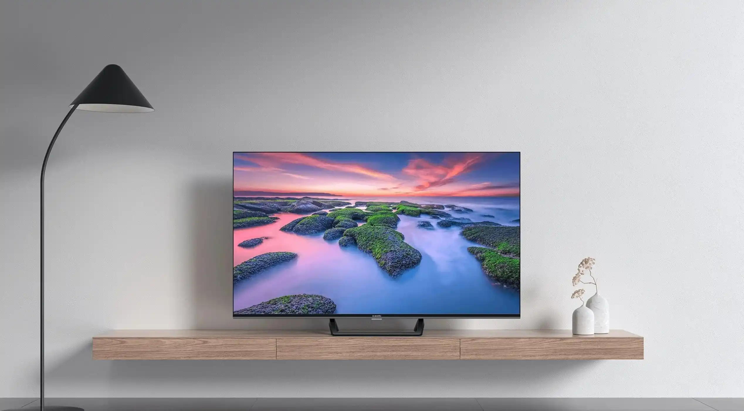 Хитовый телевизор Xiaomi радикально подешевел в России. У него огромный экран и куча полезных фишек
