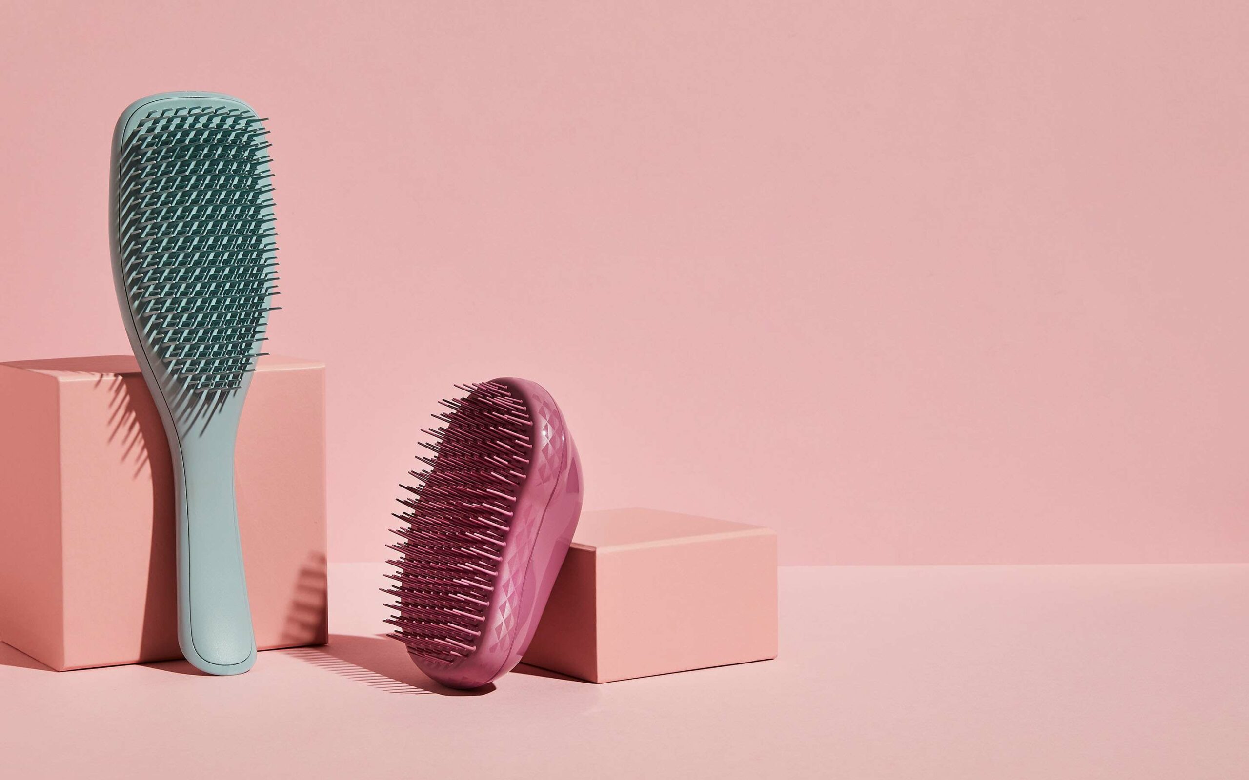 Популярные расчески Tangle Teezer сливают по классной цене. Они идеально распутывают волосы и круто массируют голову