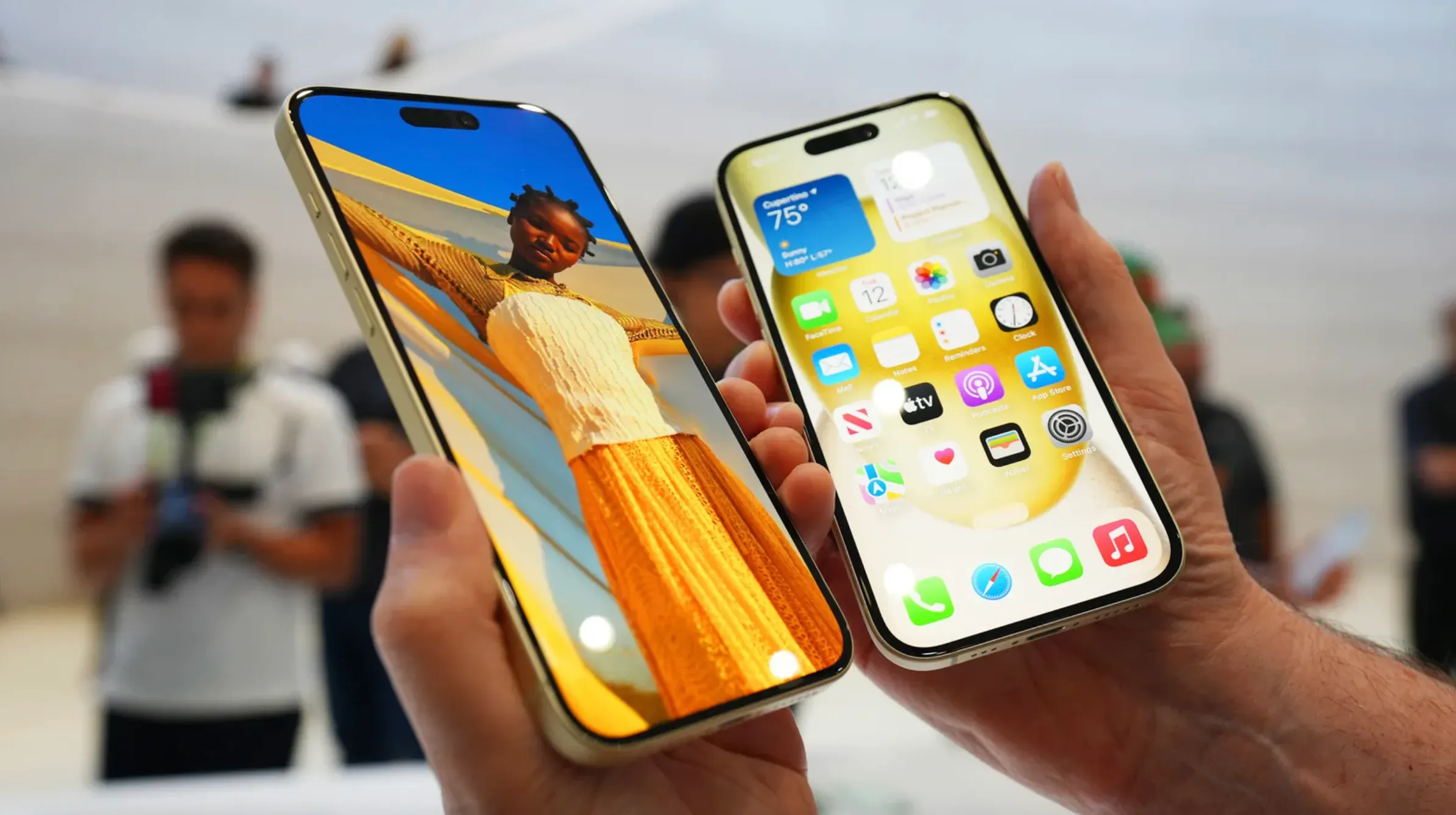 iPhone 15 Pro начинает дешеветь. Но ценники пока что заградительные