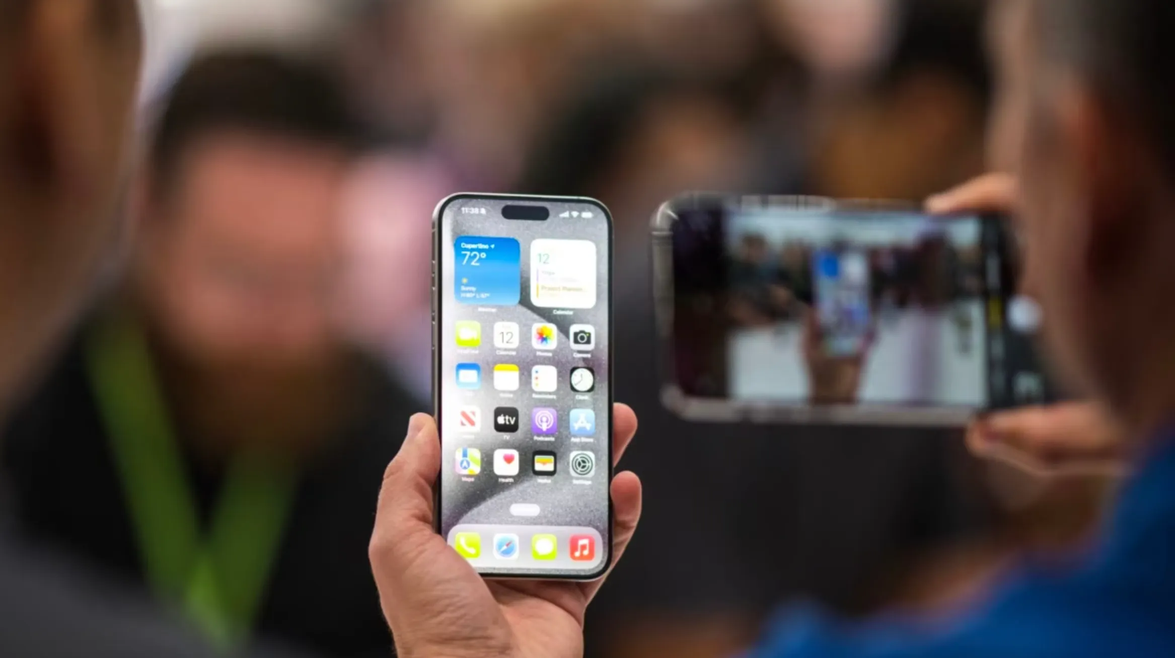 iPhone 15 подешевел в России и стал мегахитом. Первые покупатели явно расстроились