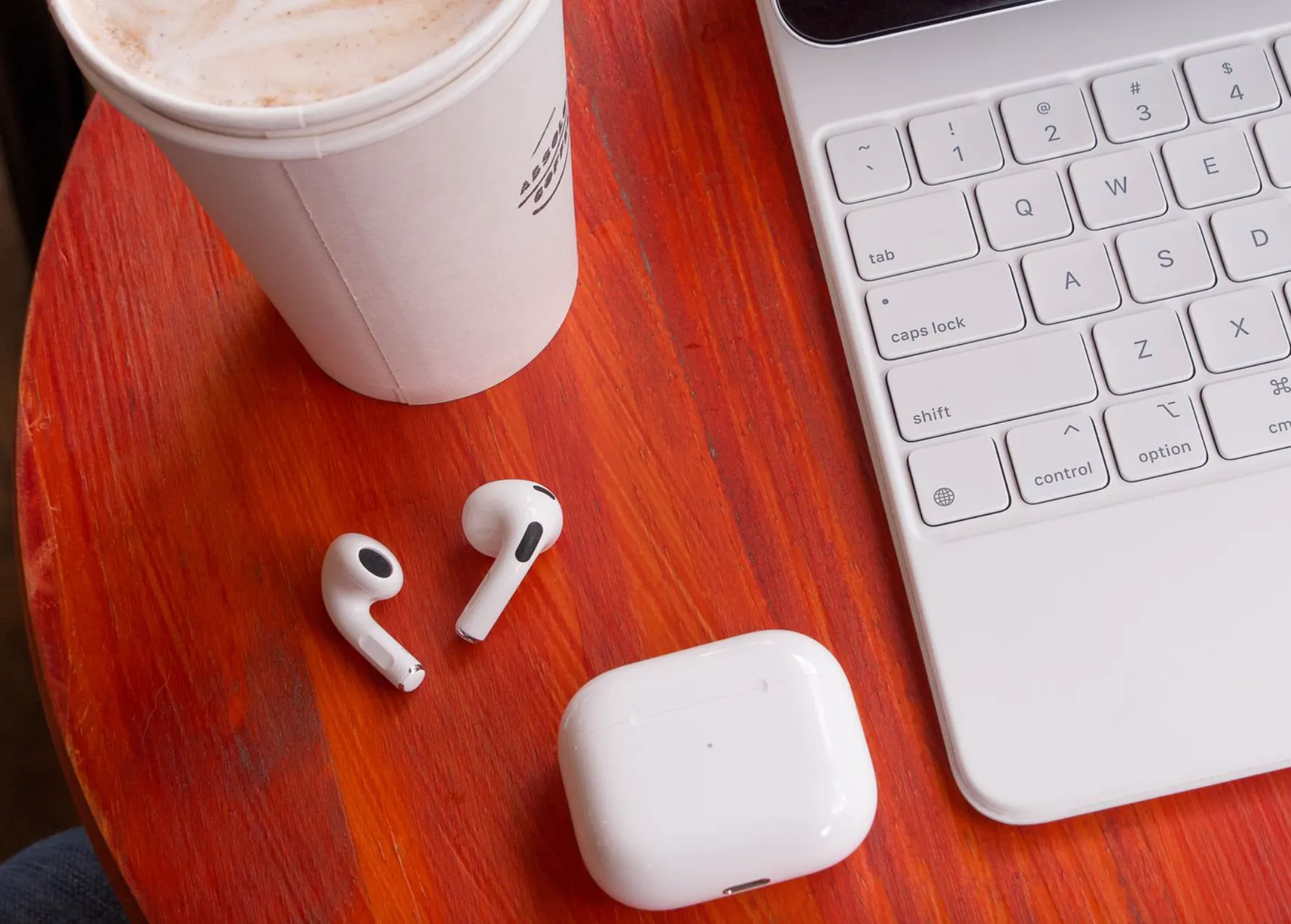 Какими будут AirPods 4? В 2024 году Apple выпустит сразу три модели наушников