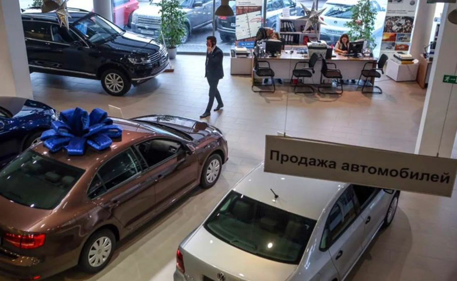 Почему автомобили в России такие дорогие? Бешеная логистика, маржа дилера, налоги и другие причины
