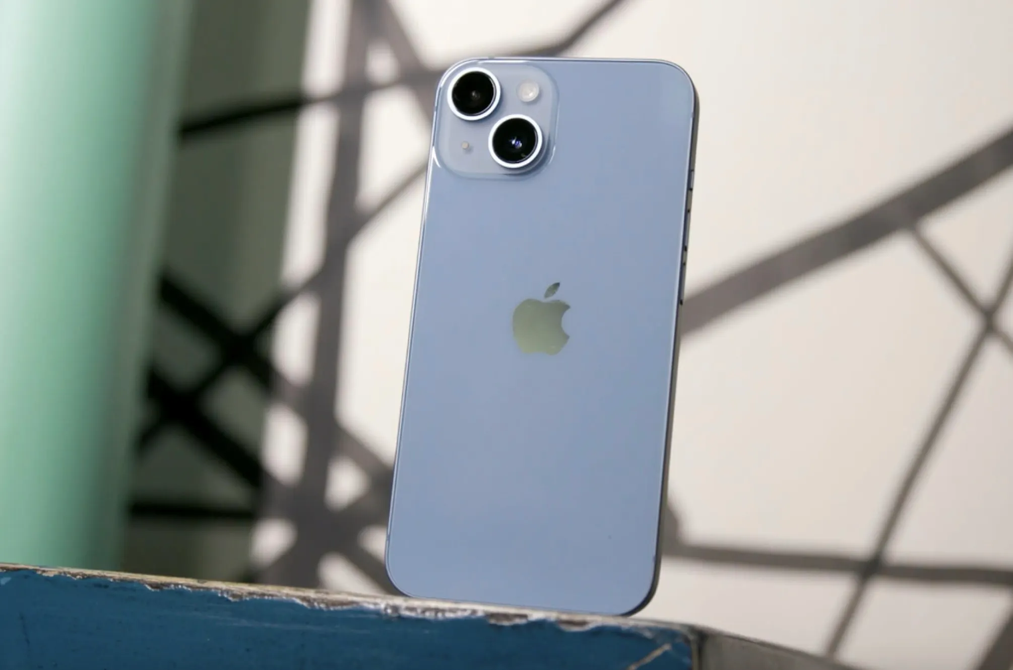 Курс упал – цена iPhone 14 тоже. Сейчас это самый оптимальный девайс Apple в России