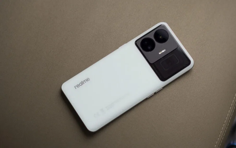 Сверхмощный флагман Realme окончательно подешевел. У него бесконечная память и невероятно быстрая зарядка