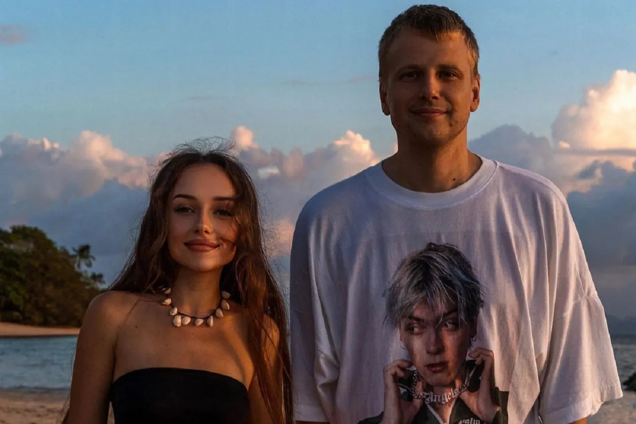 Жена Славы Комиссаренко прокомментировала скандал с вебкамом. Что она сказала про комика?