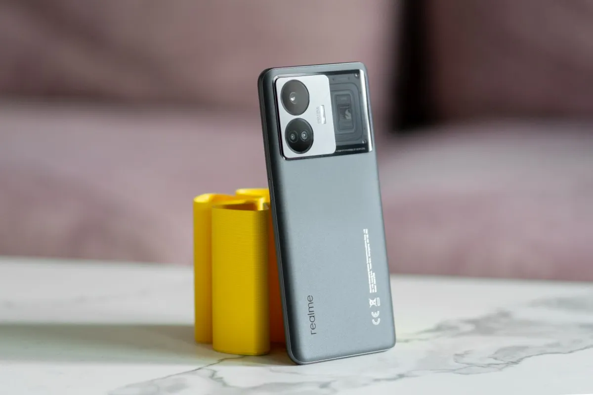 Главный флагман Realme рухнул в цене. Этот девайс с 1 Тб памяти заряжается всего за 10 минут