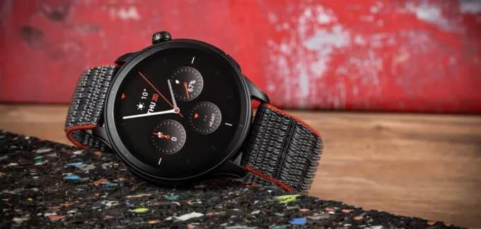 Флагманские часы Amazfit мощно упали в цене. Они очень стильные и спокойно держат заряд несколько недель