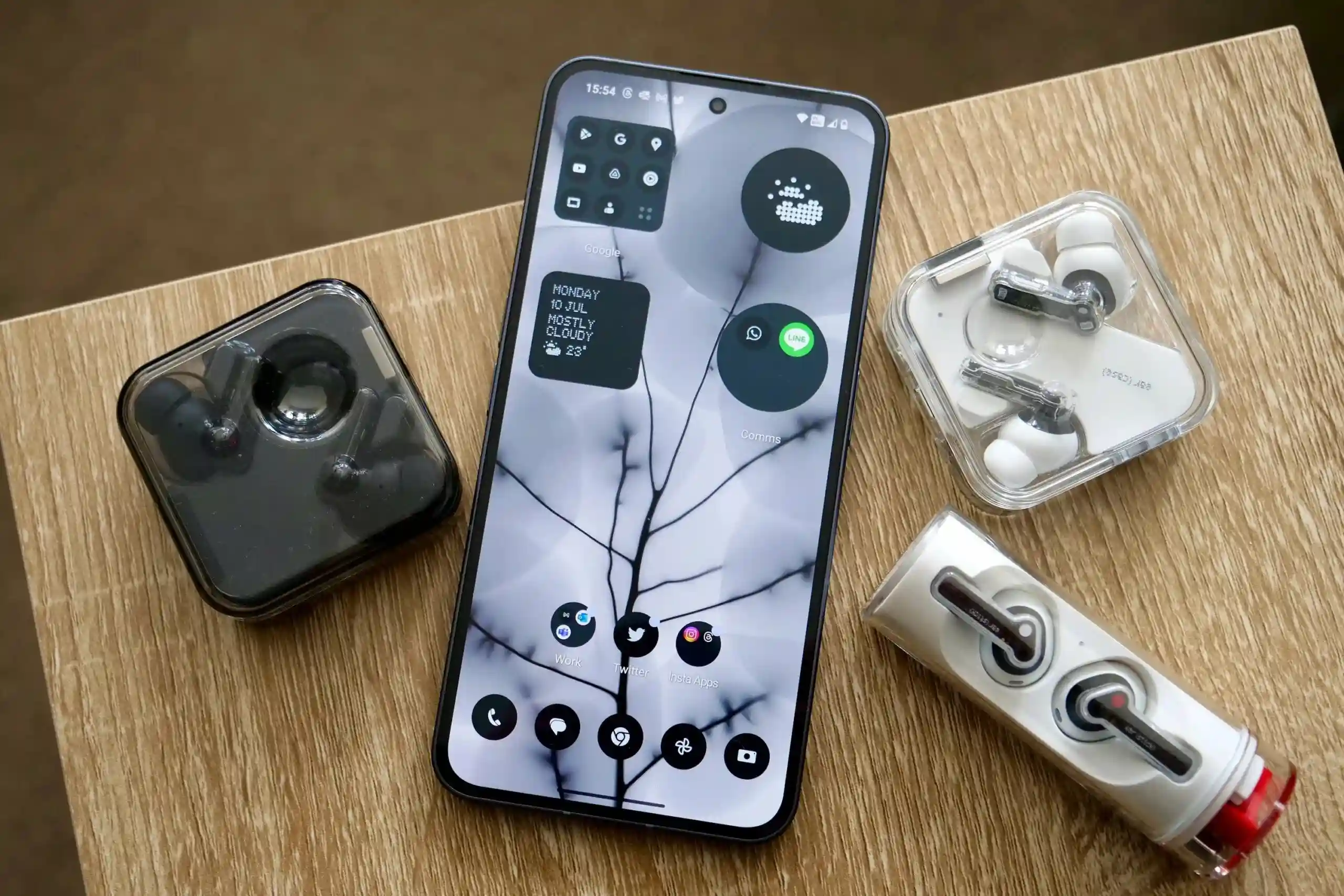 Nothing Phone (2) сливают с жирной скидкой. Это самый стильный смартфон на рынке