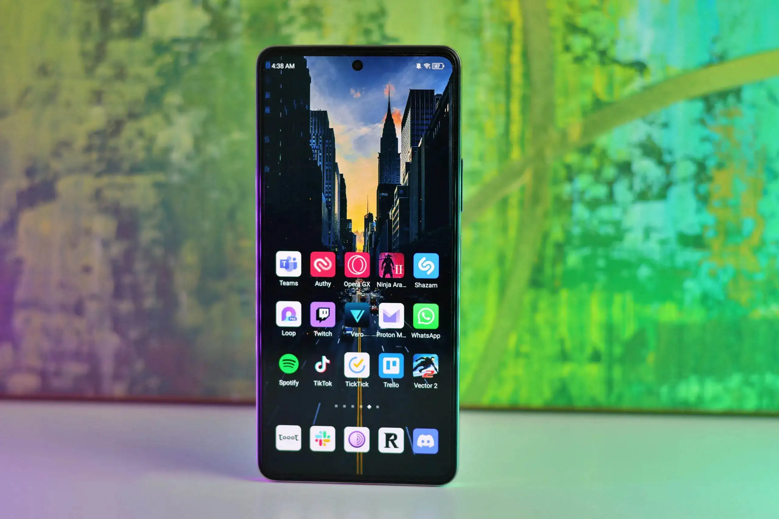 Главный середняк Infinix обесценился в России. У него крутой экран, топовая производительность и сверхбыстрая зарядка