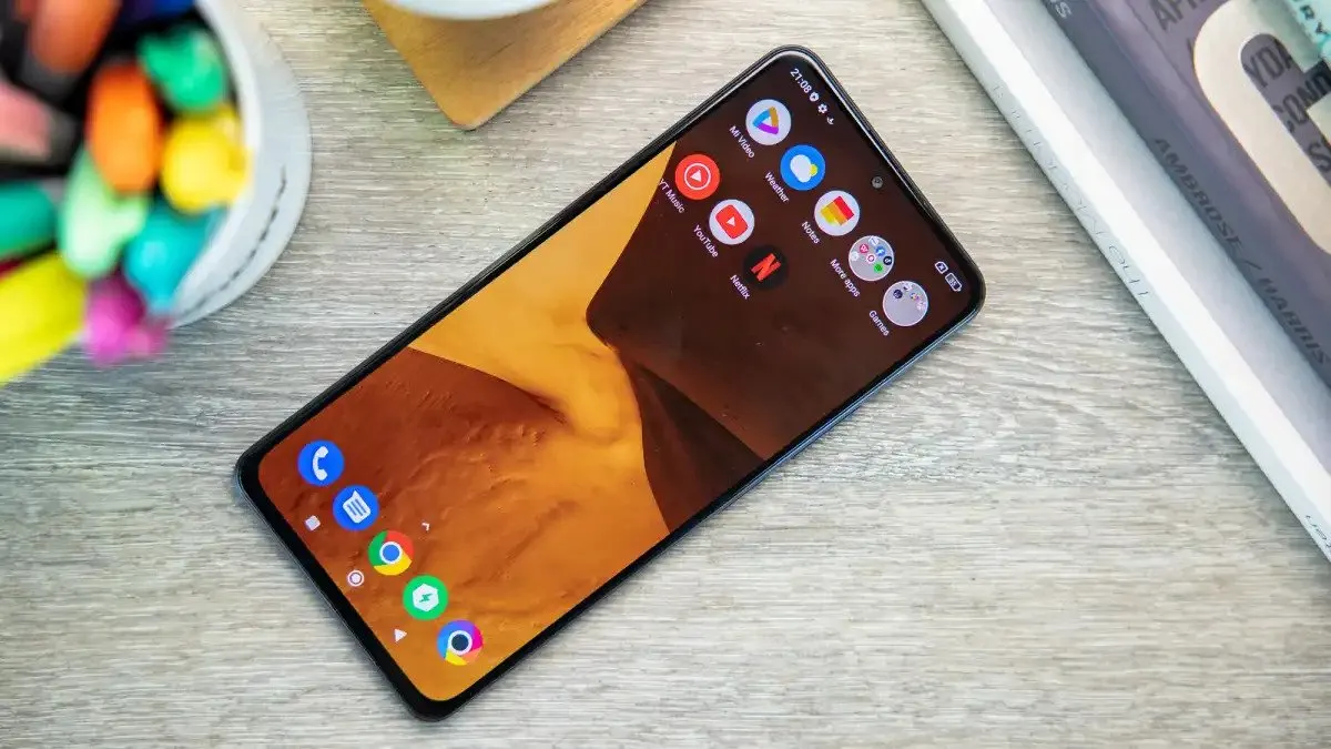 Этот Xiaomi Poco подешевел, но вообще не устарел. Вот почему мы советуем его брать