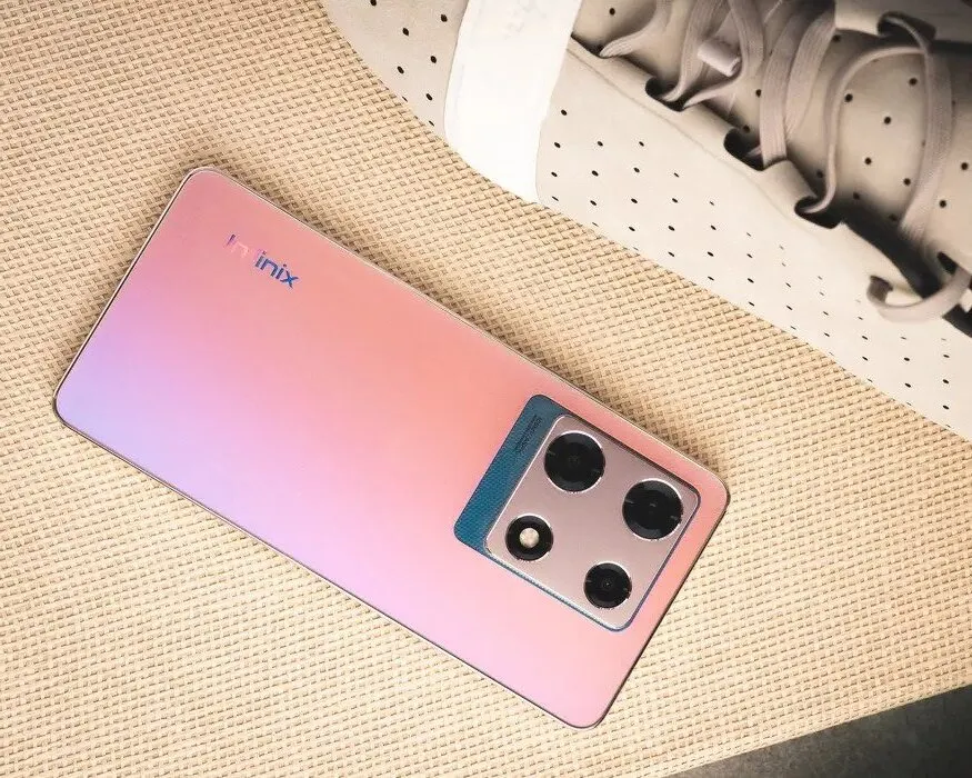 Смотрите, что Infinix предлагает за 20 тысяч рублей. Дерзкий середняк с беспроводной зарядкой