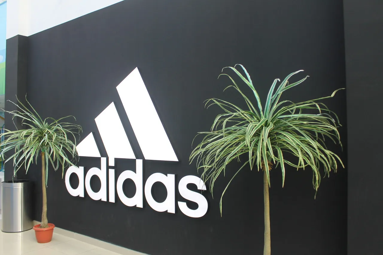 Как будут называться магазины adidas в России? Сеть запустят до конца 2023 года
