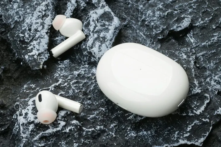 Флагманские наушники Realme рухнули в цене. Это настоящие убийцы AirPods Pro 2