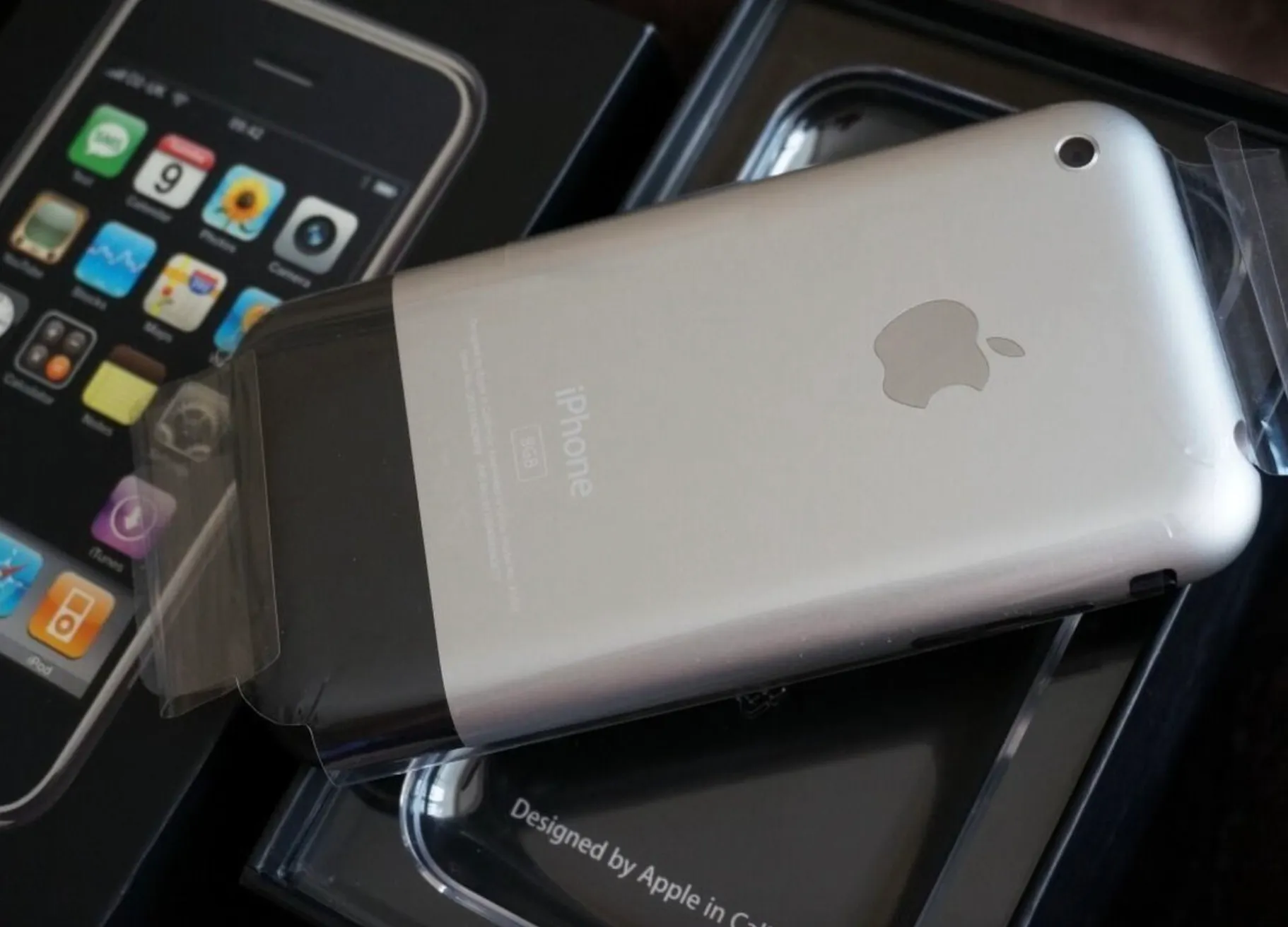 В 2010 году у меня был самый дешевый iPhone. Недавно такой продали за 12 млн рублей
